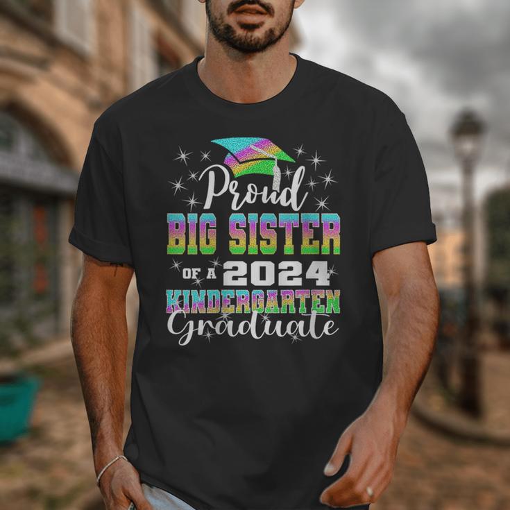 Proud Big Sister Of Kindergarten Graduate 2024 Graduation Unisex T-Shirt