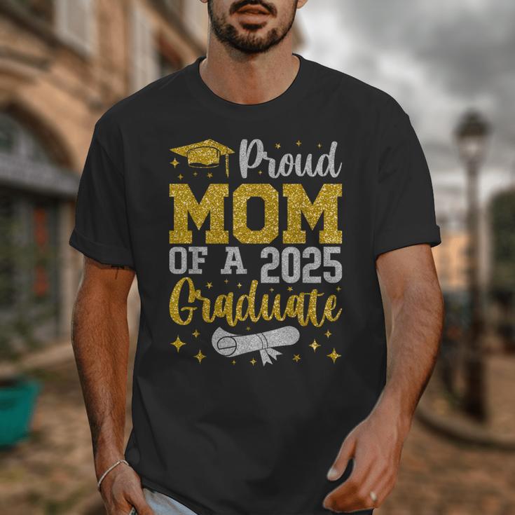 Proud Mom Of A 2025 Graduate Senior Class Of 2025 Graduation Unisex T-Shirt