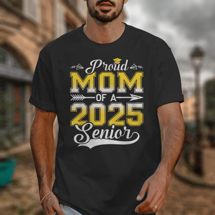 Proud Mom Of a 2025 Senior Graduate Graduation Unisex T-Shirt