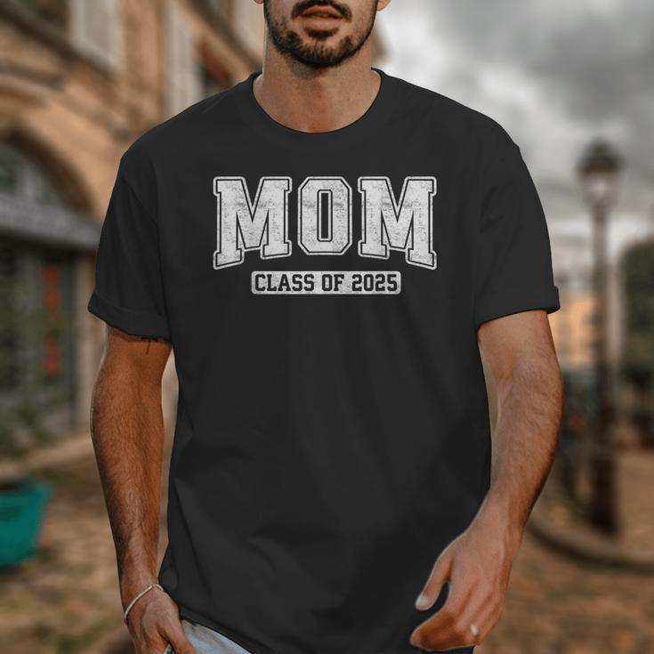 Proud Senior Mom Class Of 2025 Graduate Graduation 25 Unisex T-Shirt