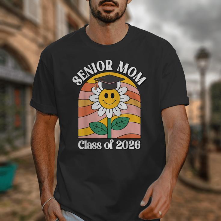 Senior Mom Class Of 2026 Daisy Flower Retro Graduation Unisex T-Shirt