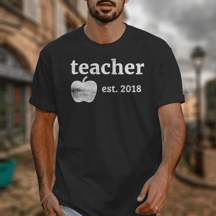 Teacher Est 2018 Vintage Graduation Unisex T-Shirt