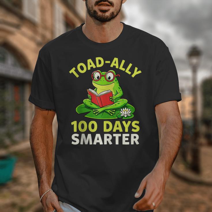 Toad-Ally 100 Days Smarter Frog Reading Book 100 School Day Unisex T-Shirt