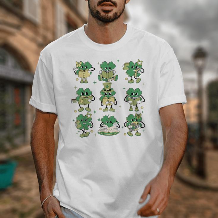 Cute Shamrock Reading Books St Patrick's Day Teacher Reading Unisex T-Shirt