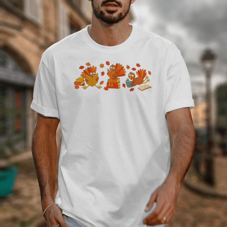Cute Turkey Reading Book Librarian Bookworm Thanksgiving Men Unisex T-Shirt
