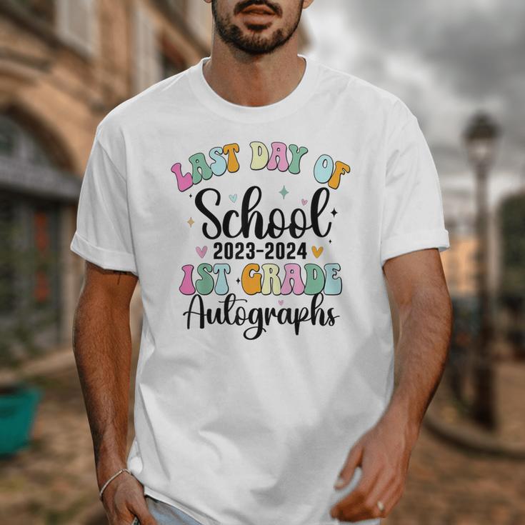 Last Day Autographs 1st Grade Graduation Boys Girls Groovy Unisex T-Shirt