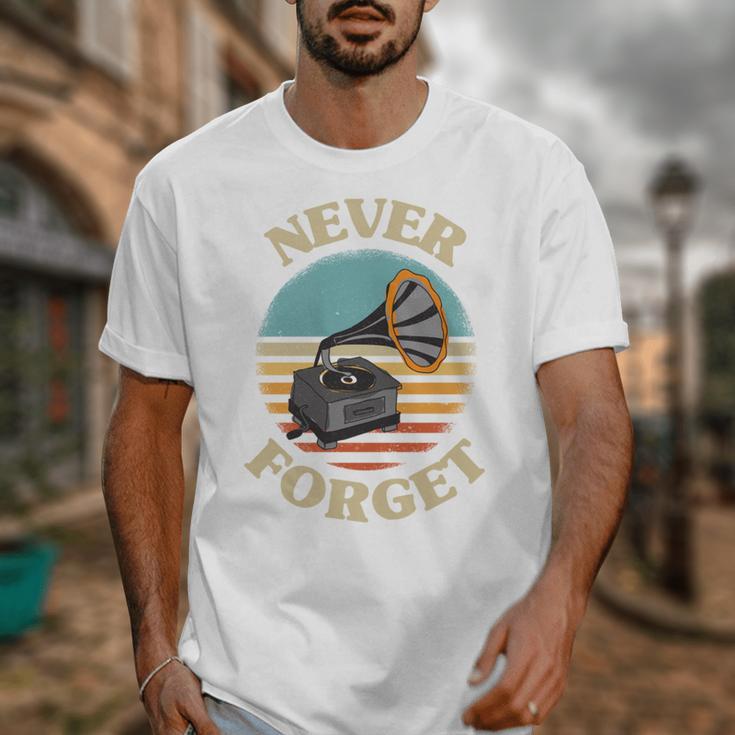 Retro Grammophone Never Forget Nostalgia Vintage Unisex T-Shirt Retro Grammophone Never Forget Nostalgia Vintage Unisex T-Shirt