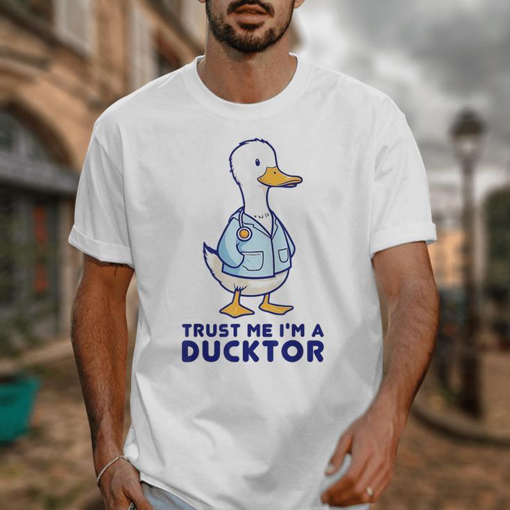Trust Me I'm a Ducktor Doctor Sayings Graduation Unisex T-Shirt