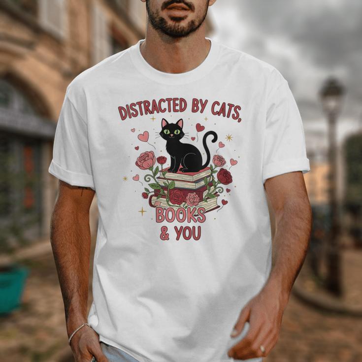Women's Cat Books Romantic Floral Aesthetic Book Lover Cat Owner Unisex T-Shirt
