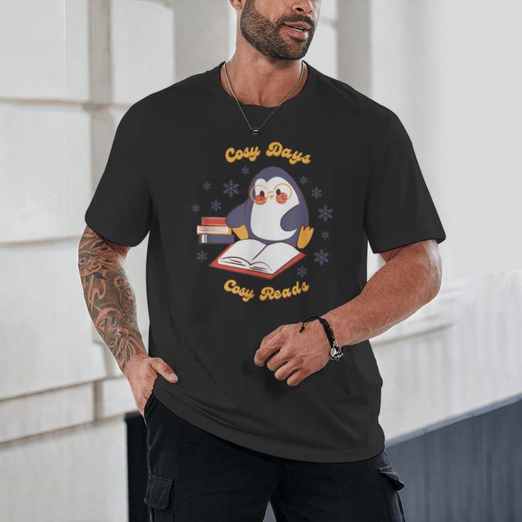 Cute Xmas Book Lover Penguin Reading Cosy Days Cosy Reads Unisex T-Shirt
