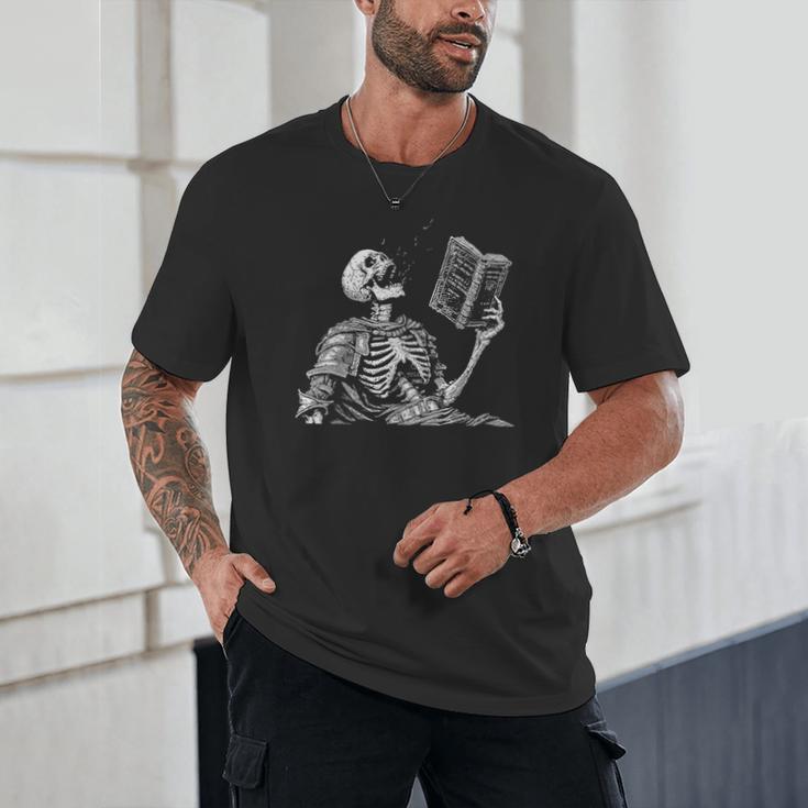 Hilarious Skeleton Holding a Book And Laughing Gothic Unisex T-Shirt