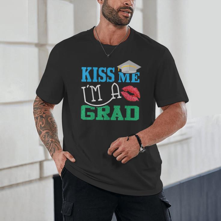 Kiss Me I'm A Grad 2018 Senior Graduation Unisex T-Shirt