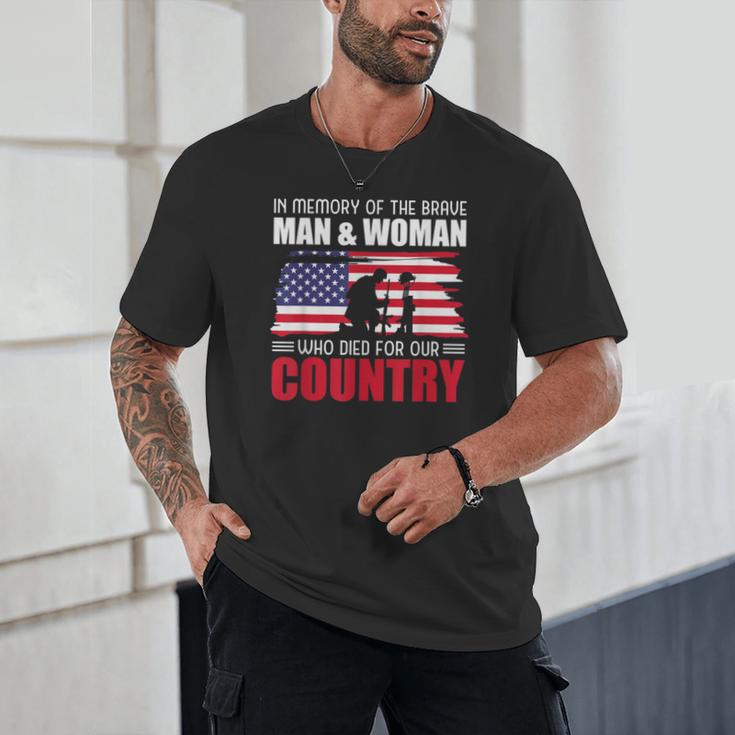 In Memory Of The Brave Man & Woman Memorial Day Unisex T-Shirt