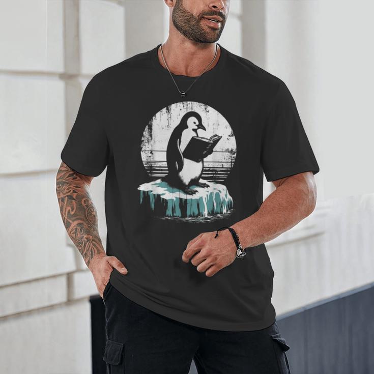 Penguin Reading A Book Vintage Graphic Bookworm Lover Unisex T-Shirt