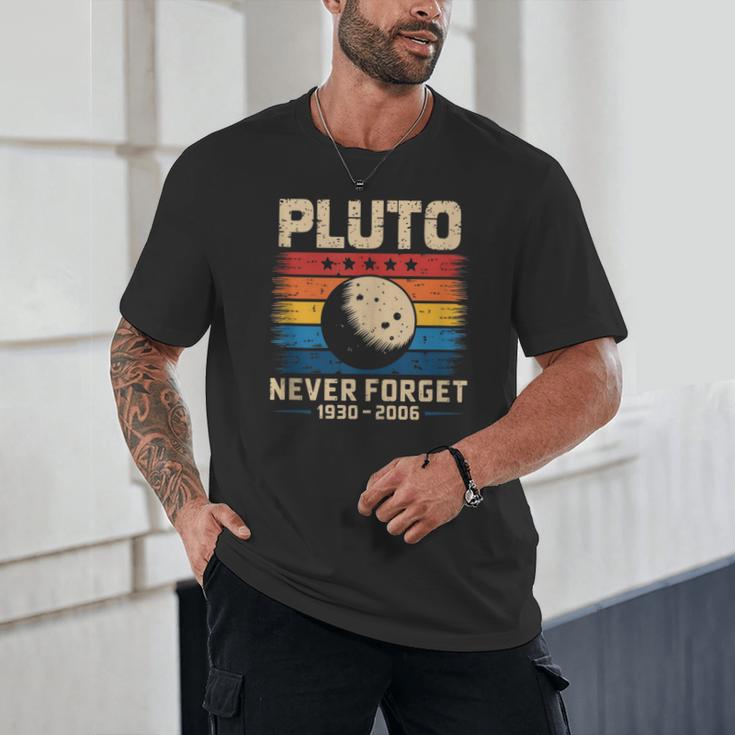 Pluto Never Forget Space Nostalgia Astronomy Humor Unisex T-Shirt
