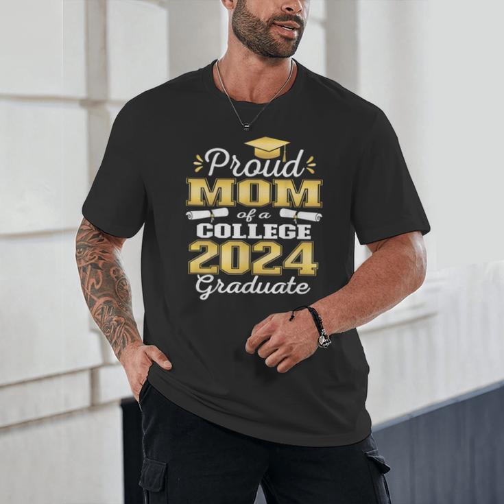 Proud Mom Of 2024 College Graduate Family 24 Graduation Unisex T-Shirt