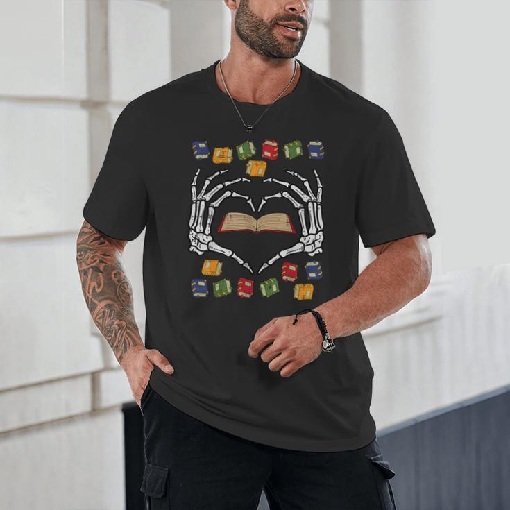 Skeleton Heart Read Reading Book Librarian Halloween Women Unisex T-Shirt