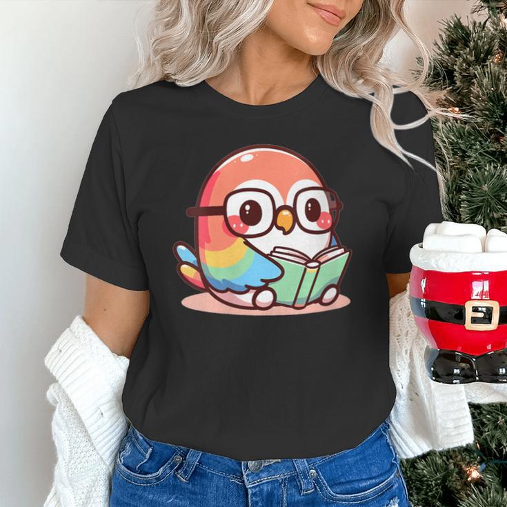 Adorable Book Lover Parrot With Reading Glasses Cute Unisex T-Shirt