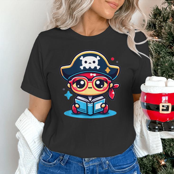 Adorable Book Lover Pirate With Reading Glasses Cute Unisex T-Shirt