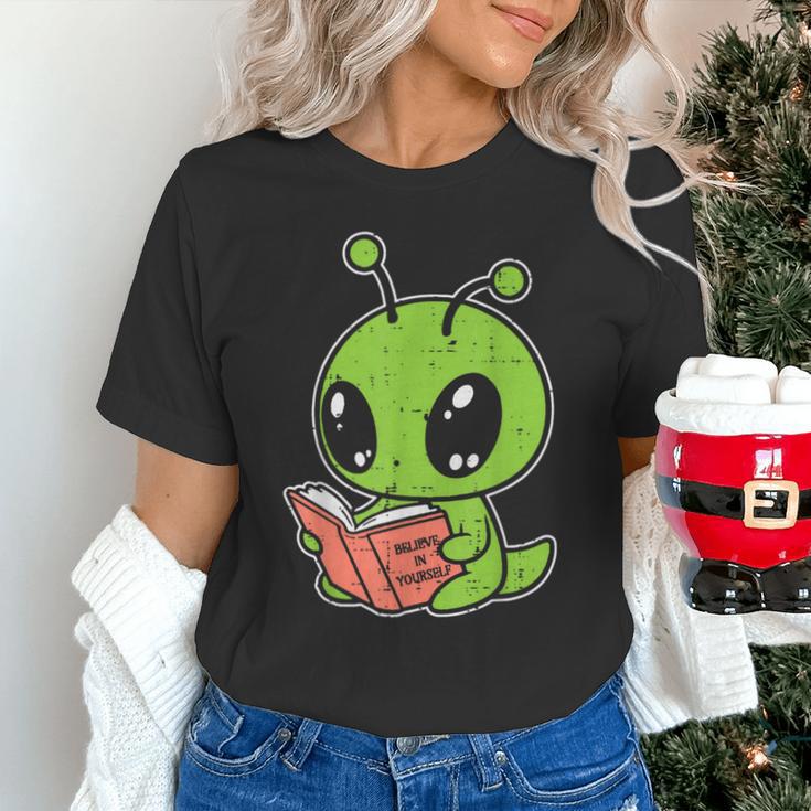 Alien Reading Book Believe In Yourself Kids Women Men Unisex T-Shirt Alien Reading Book Believe In Yourself Kids Women Men Unisex T-Shirt