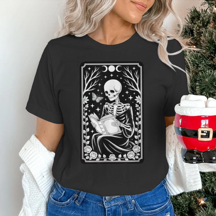Book Lover The Reader Tarot Card Skeleton Reading Unisex T-Shirt