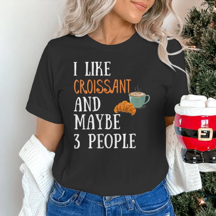 I Like Croissant And Maybe 3 People Baking Introvert Foodie Unisex T-Shirt