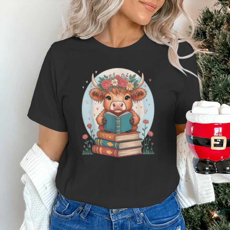 Cute Baby Highland Cow Reading Book Bookworm For Men Women Unisex T-Shirt Cute Baby Highland Cow Reading Book Bookworm For Men Women Unisex T-Shirt