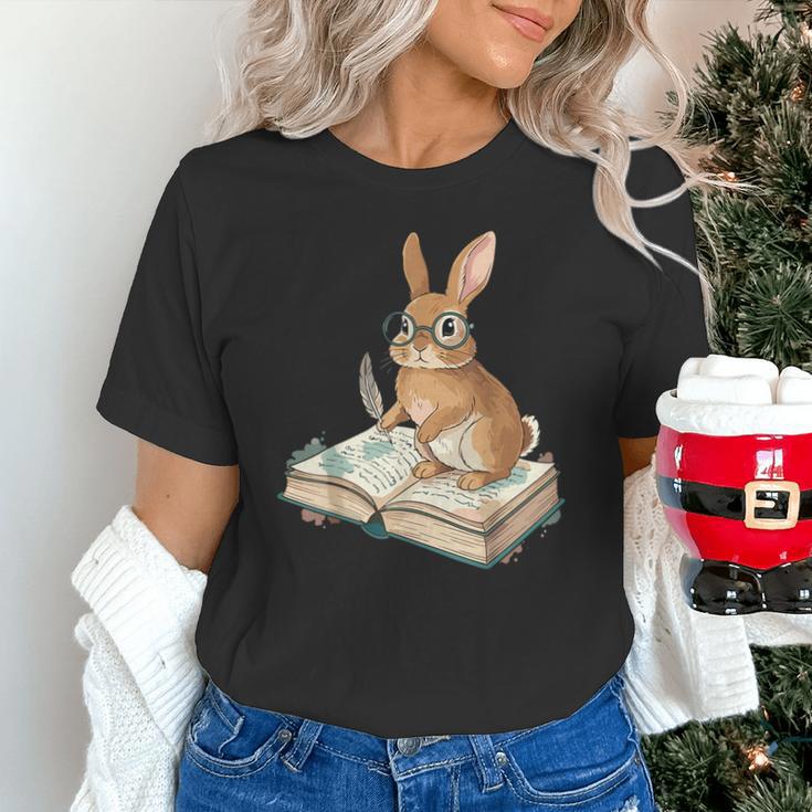 Cute Bunny Reading Book Glasses Bookworm Unisex T-Shirt