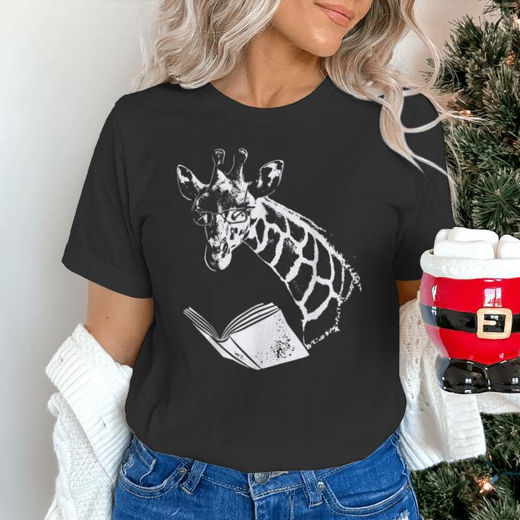 Cute Giraffe Wear Glasses Reading Book Librarian Bookworm Unisex T-Shirt