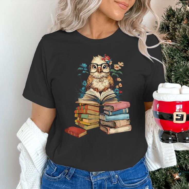 Cute Reading Chicken With Glasses Books Bookworm Reader Book Unisex T-Shirt