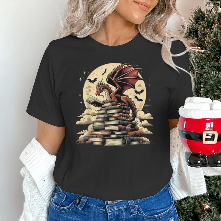 Dragon Reading a Book Dragons And Books Lover Bookworm Unisex T-Shirt