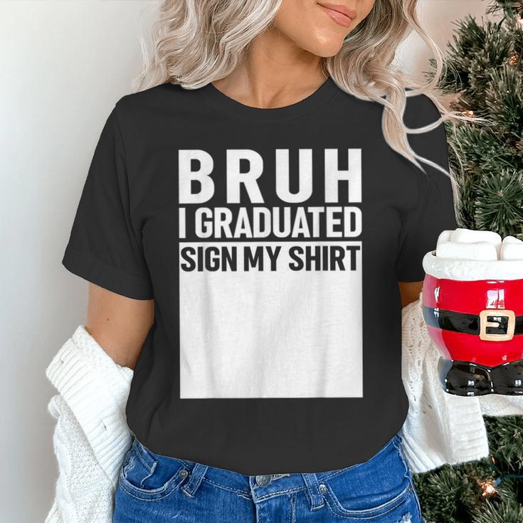 Funny College School Graduation 2025 I Graduated Sign My Unisex T-Shirt