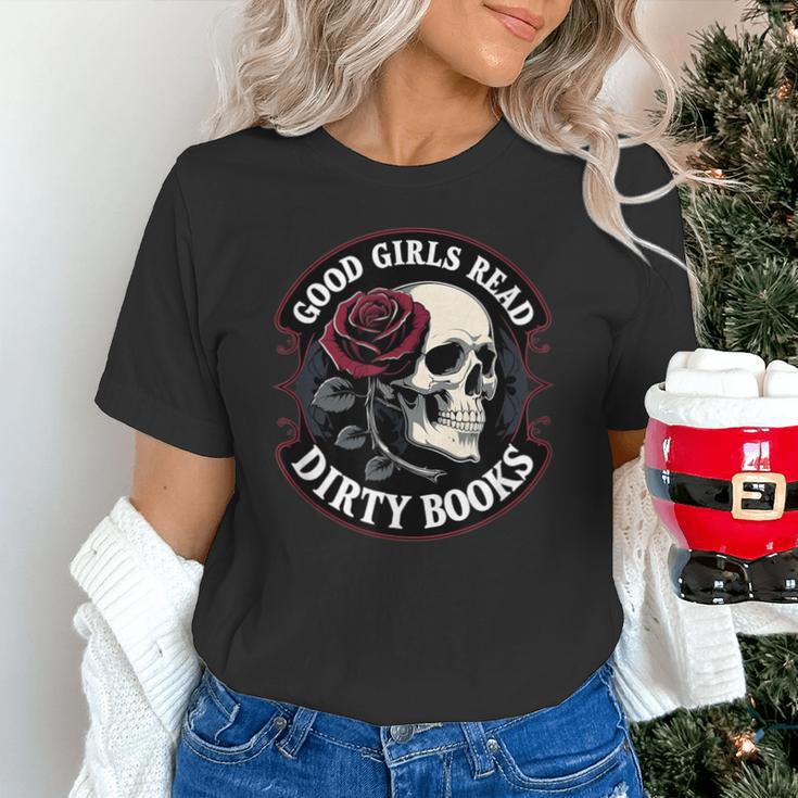 Good Girls Read Dirty Books Smut Reader Dark Romance Skull Unisex T-Shirt