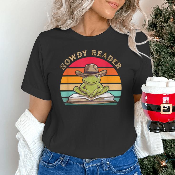 Howdy Reader Frog Reading Book Vintage Unisex T-Shirt