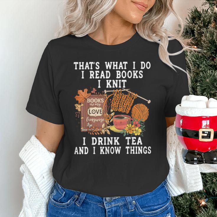 Knitting Reading Books Drinking Tea Knitter Knit Unisex T-Shirt