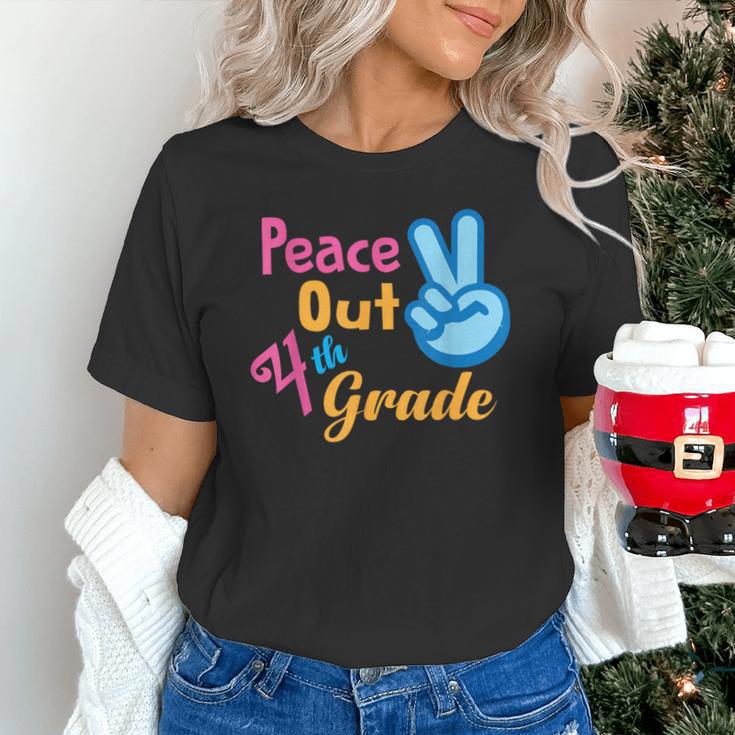 Last Day Of School Peace Out Grade 4 Graduation Kids Unisex T-Shirt