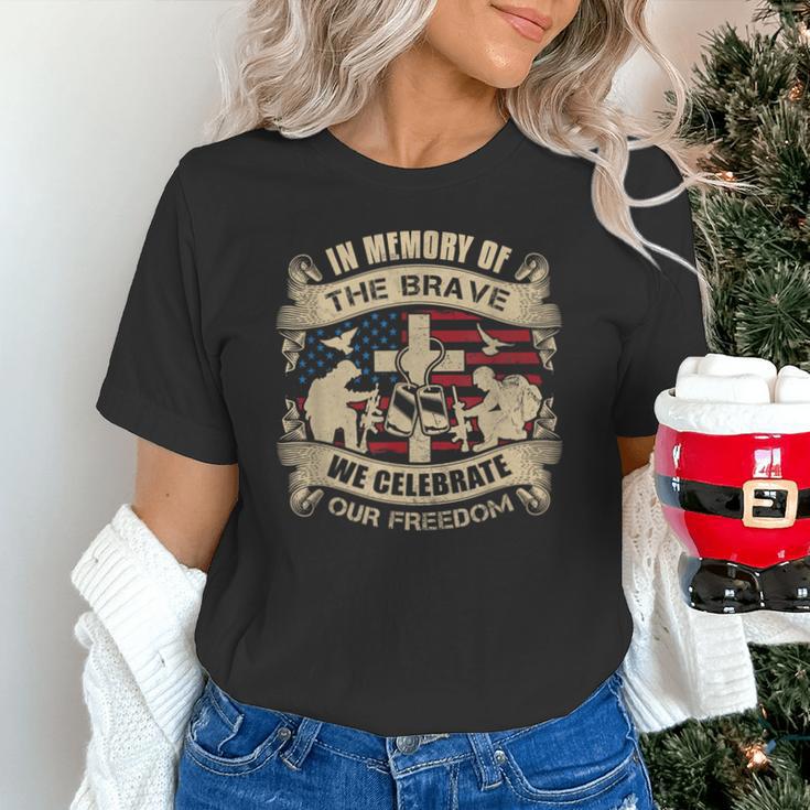 IN MEMORY OF THE BRAVE WE CELEBRATE OUR FREEDOM Unisex T-Shirt