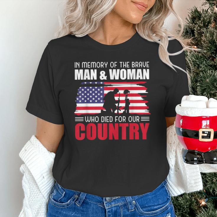 In Memory Of The Brave Man & Woman Memorial Day Unisex T-Shirt