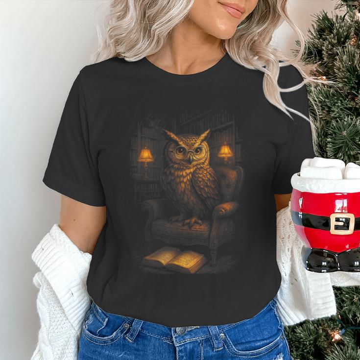 Owl Library Books Wisdom Reading Vintage Scholar Unisex T-Shirt