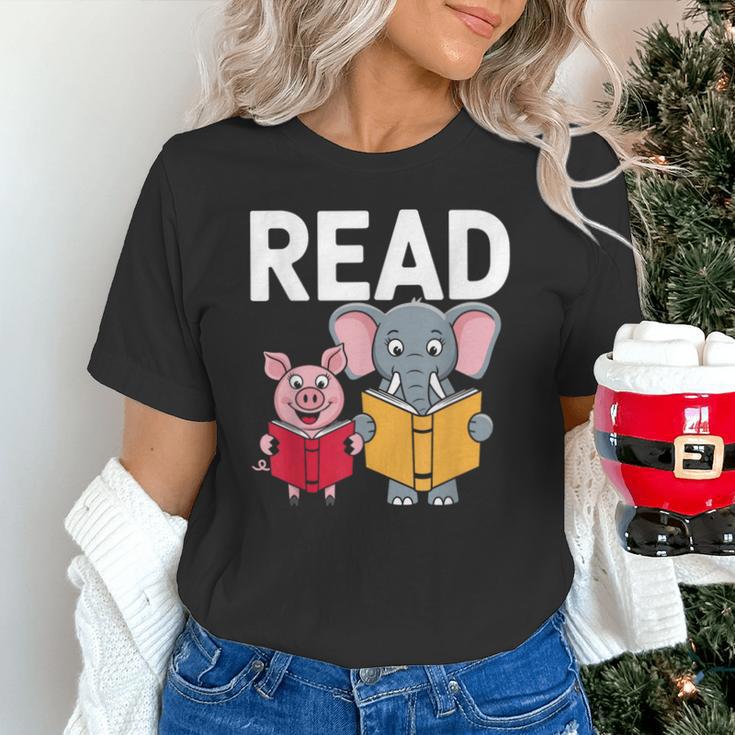 Pig Elephant Reading Cute Book Lover Bookworm Boys Girls Kid Unisex T-Shirt Pig Elephant Reading Cute Book Lover Bookworm Boys Girls Kid Unisex T-Shirt