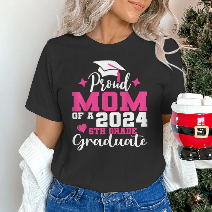 Proud Mom Of 2024 5th Grade Graduate Mother Graduation Unisex T-Shirt