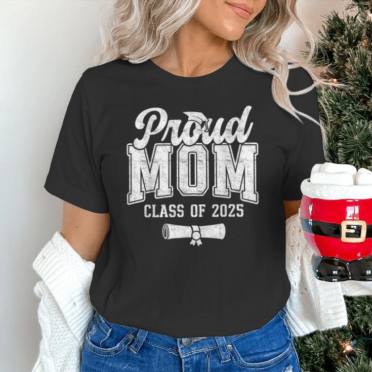 Proud Mom Of 2025 Graduate Senior Mom 25 Graduation Unisex T-Shirt