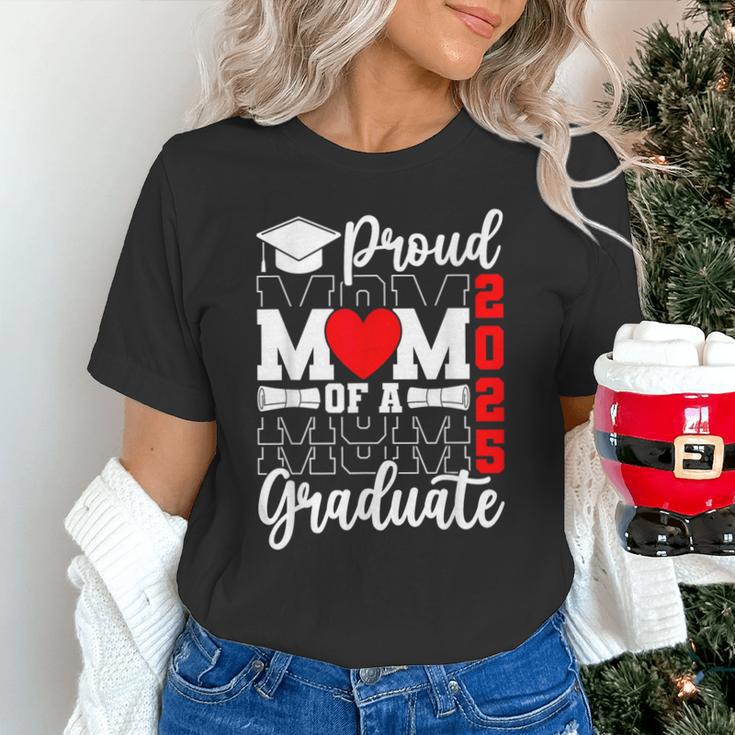 Proud Mom Of a Class Of 2025 Graduate Senior Mom Graduation Unisex T-Shirt