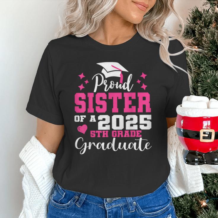 Proud Sister Of 5th Grade Graduate 2025 Family Graduation Unisex T-Shirt