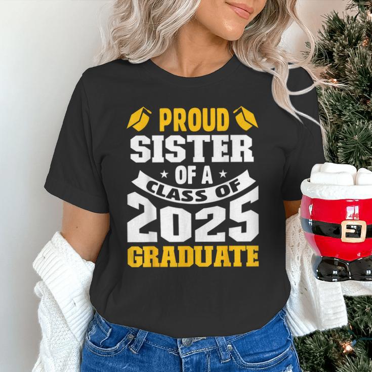 Proud Sister Of a Class Of 2025 Graduate Family Graduation Unisex T-Shirt