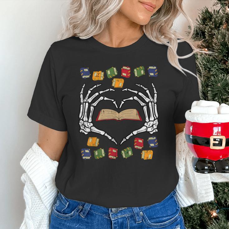 Skeleton Heart Read Reading Book Librarian Halloween Women Unisex T-Shirt