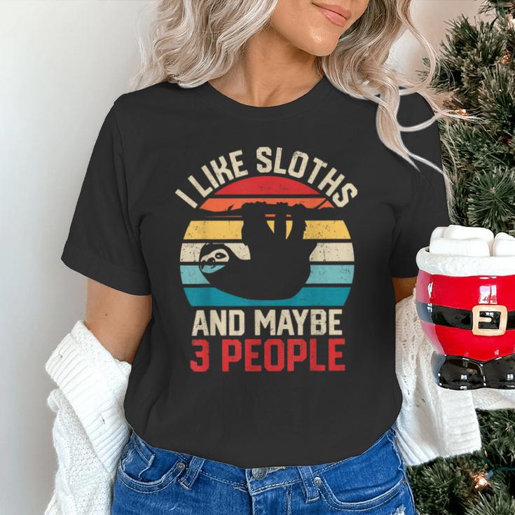 I Like Sloths And Maybe 3 People Sloth Introvert Vintage Unisex T-Shirt