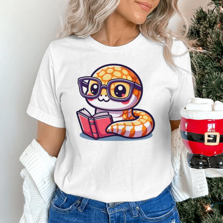 Adorable Book Lover Rattlesnake With Reading Glasses Cute Unisex T-Shirt