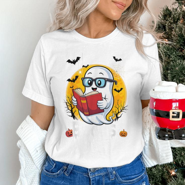 Cute Ghost Reading Book Retro Halloween Librarian Unisex T-Shirt