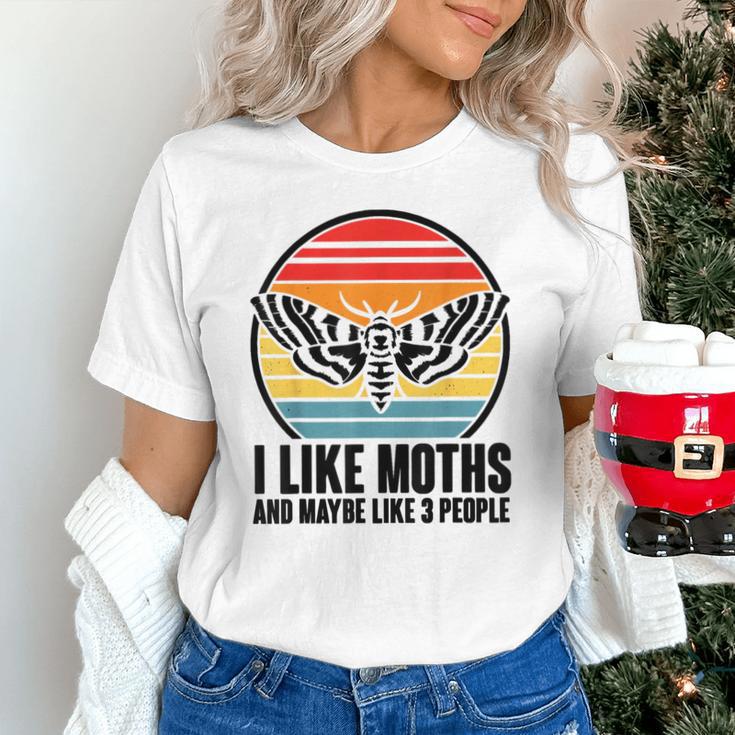I Like Moths And Maybe 3 People Insect Moth Lovers Introvert Unisex T-Shirt